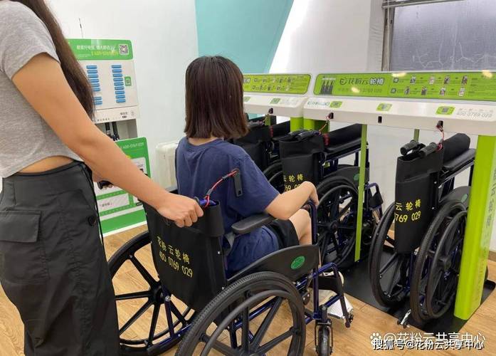 共享陪护椅,骨折康复期间出行不用愁