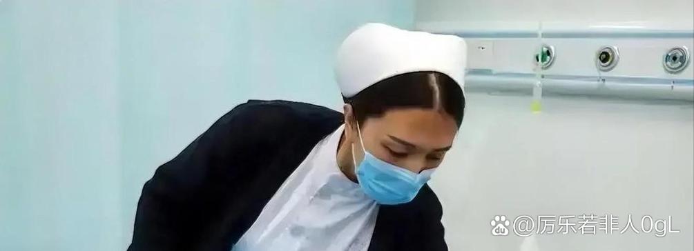 在医院里,发现病人和护工陪护的一些怪现象: 1